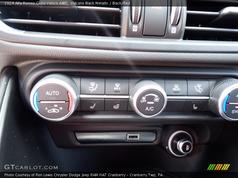 Vulcano Black Metallic / Black/Red 2024 Alfa Romeo Giulia Veloce AWD