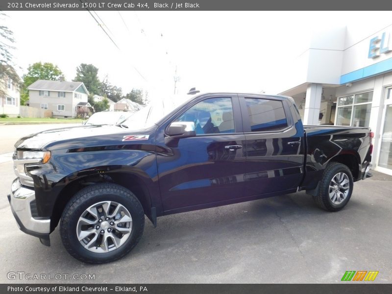 Front 3/4 View of 2021 Silverado 1500 LT Crew Cab 4x4