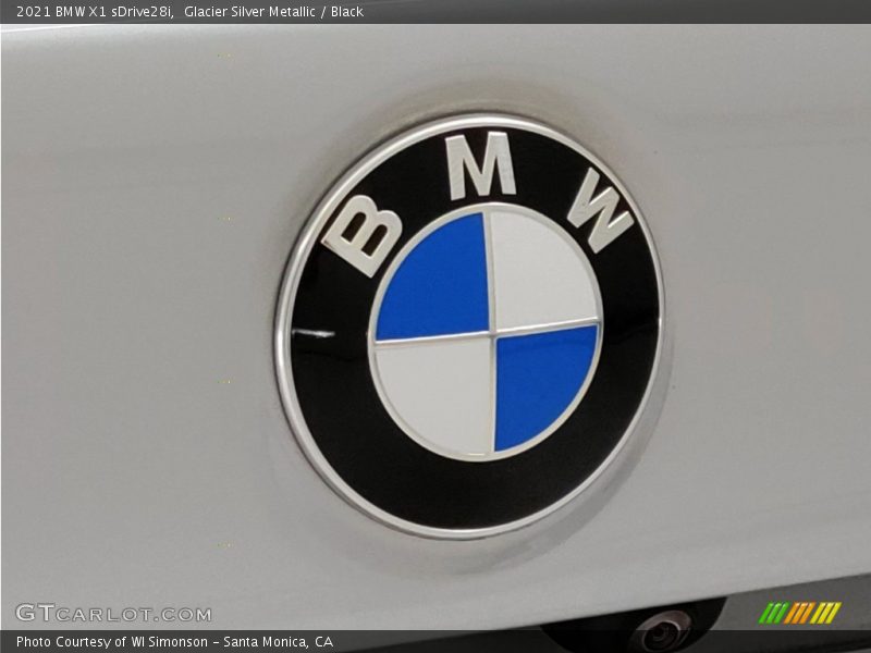 Glacier Silver Metallic / Black 2021 BMW X1 sDrive28i