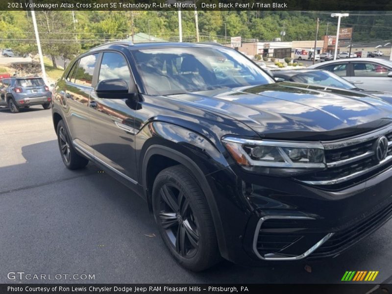 Deep Black Pearl / Titan Black 2021 Volkswagen Atlas Cross Sport SE Technology R-Line 4Motion