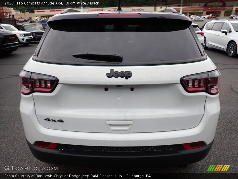 Bright White / Black 2023 Jeep Compass Altitude 4x4