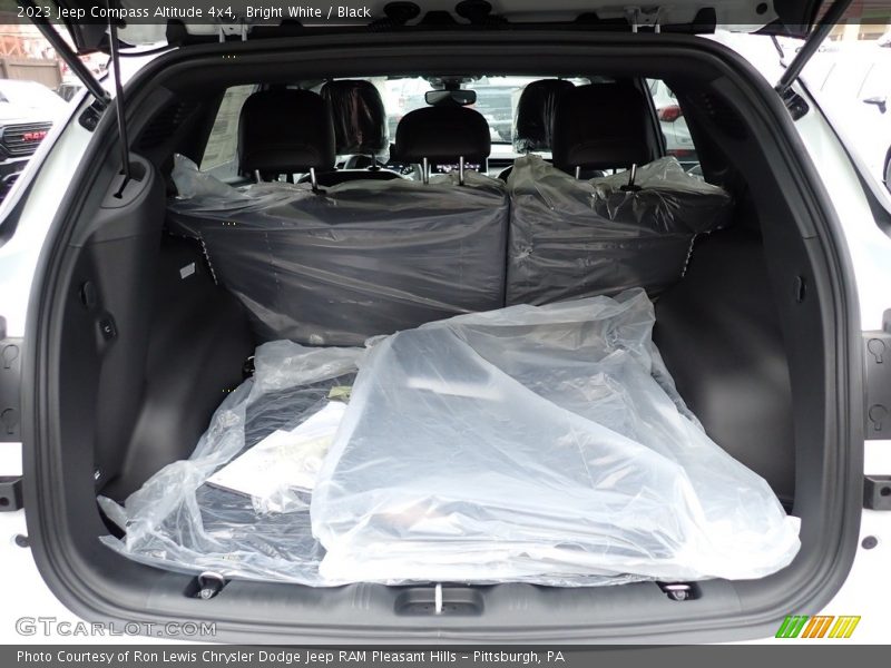 Bright White / Black 2023 Jeep Compass Altitude 4x4