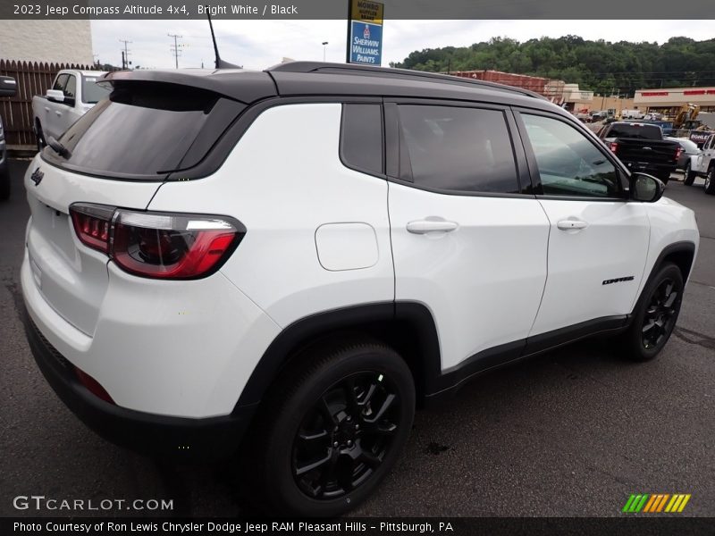 Bright White / Black 2023 Jeep Compass Altitude 4x4