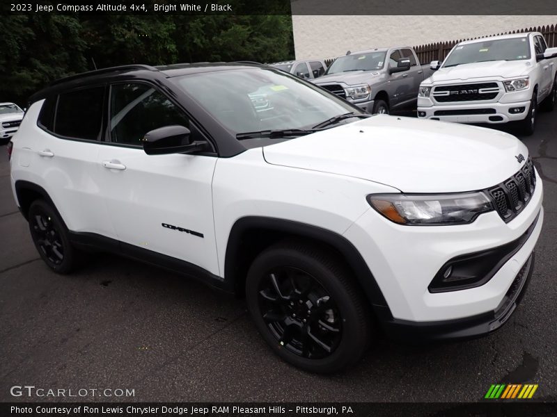 Bright White / Black 2023 Jeep Compass Altitude 4x4
