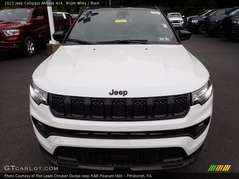 Bright White / Black 2023 Jeep Compass Altitude 4x4