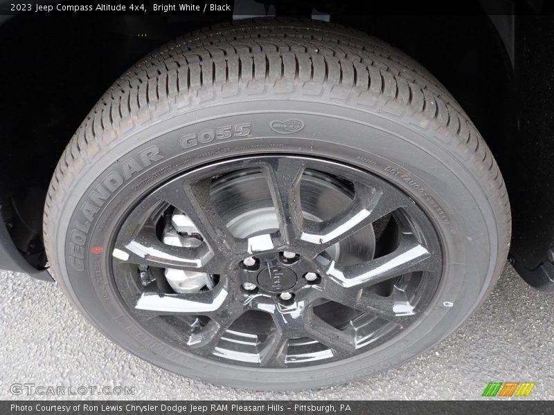 Bright White / Black 2023 Jeep Compass Altitude 4x4