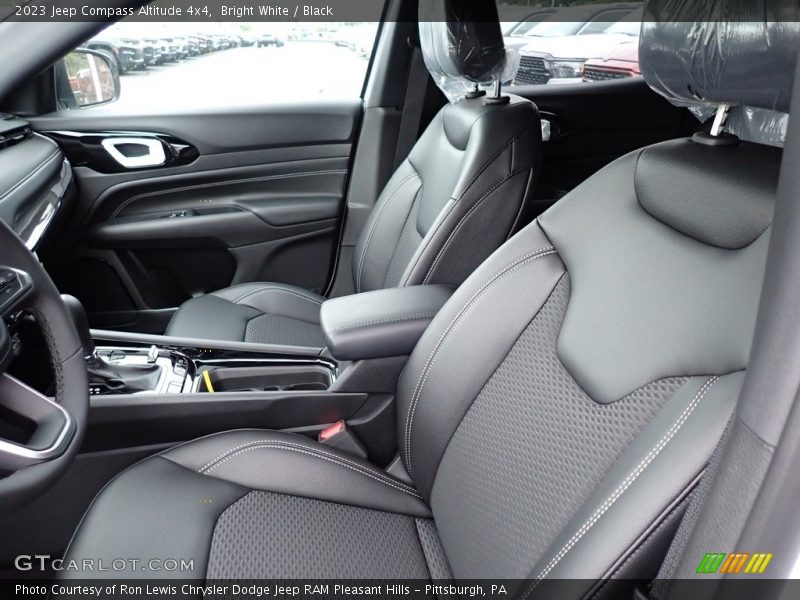 Bright White / Black 2023 Jeep Compass Altitude 4x4