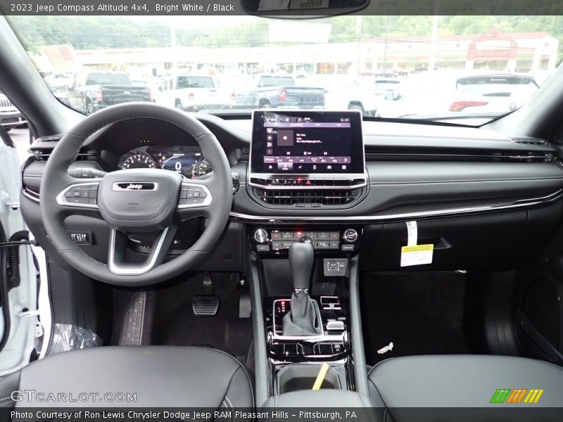 Bright White / Black 2023 Jeep Compass Altitude 4x4