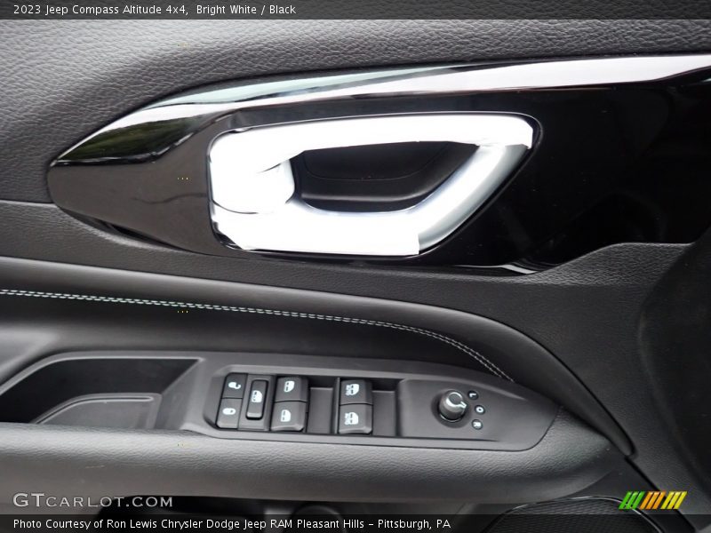 Bright White / Black 2023 Jeep Compass Altitude 4x4