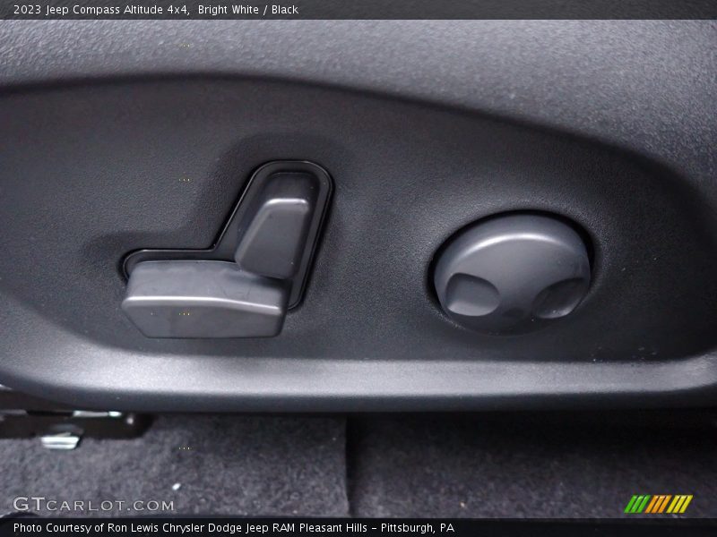 Bright White / Black 2023 Jeep Compass Altitude 4x4