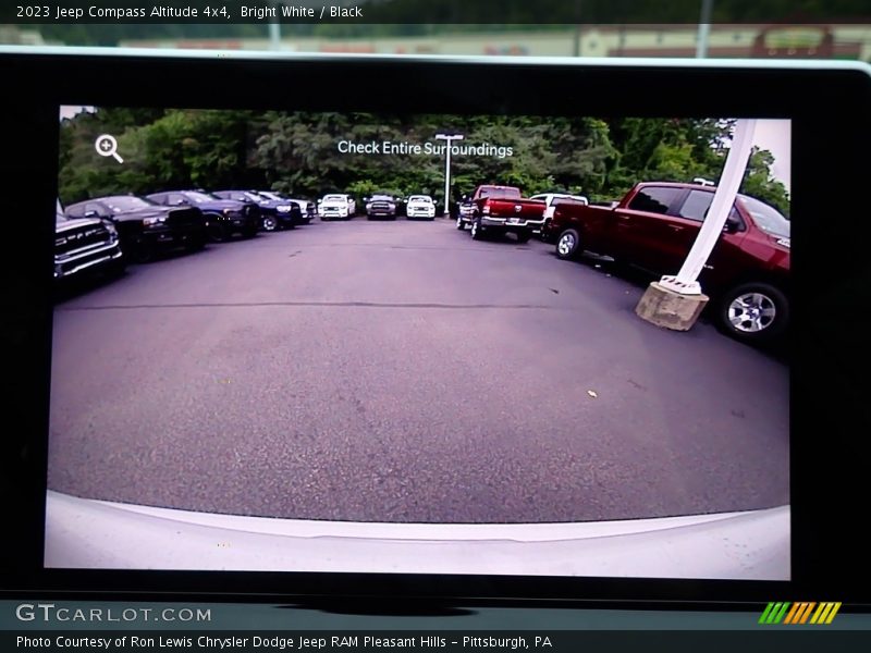 Bright White / Black 2023 Jeep Compass Altitude 4x4