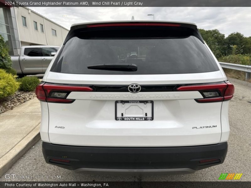 Wind Chill Pearl / Light Gray 2024 Toyota Grand Highlander Platinum AWD