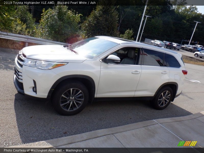 Blizzard Pearl White / Ash 2019 Toyota Highlander XLE AWD