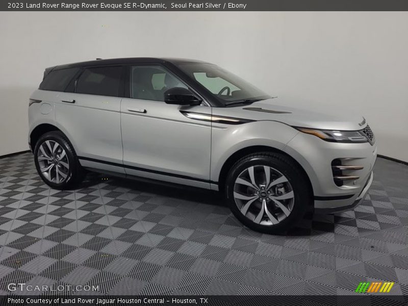 Front 3/4 View of 2023 Range Rover Evoque SE R-Dynamic