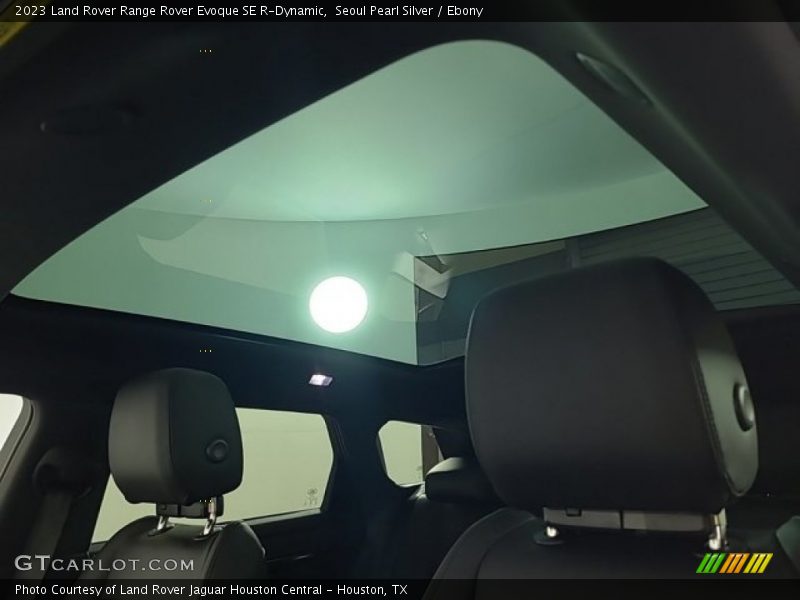 Sunroof of 2023 Range Rover Evoque SE R-Dynamic