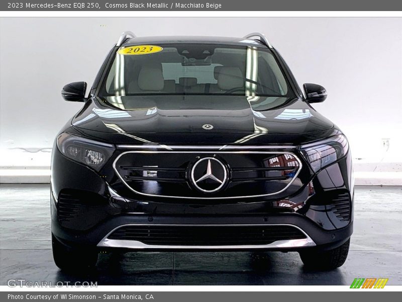 Cosmos Black Metallic / Macchiato Beige 2023 Mercedes-Benz EQB 250