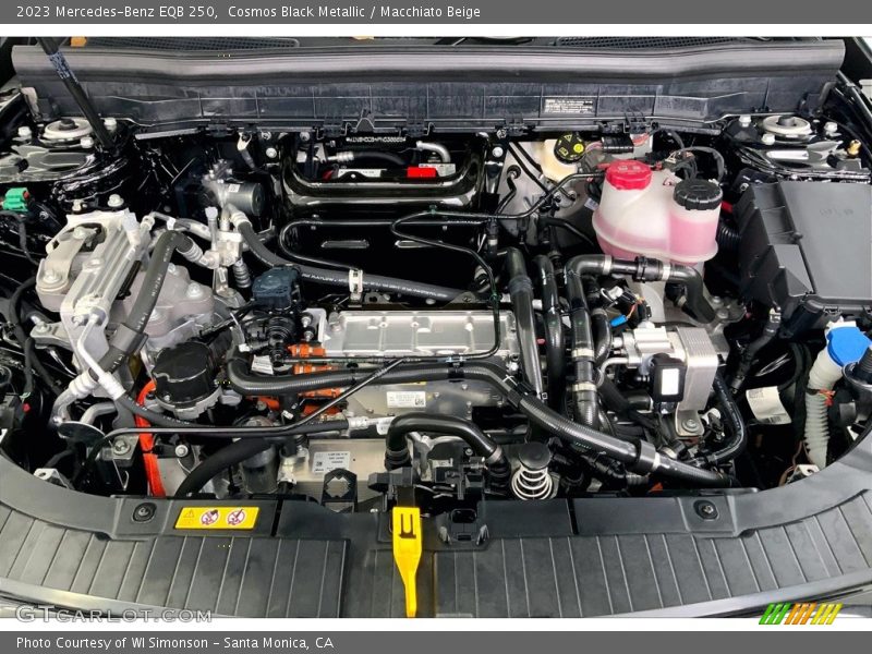Cosmos Black Metallic / Macchiato Beige 2023 Mercedes-Benz EQB 250