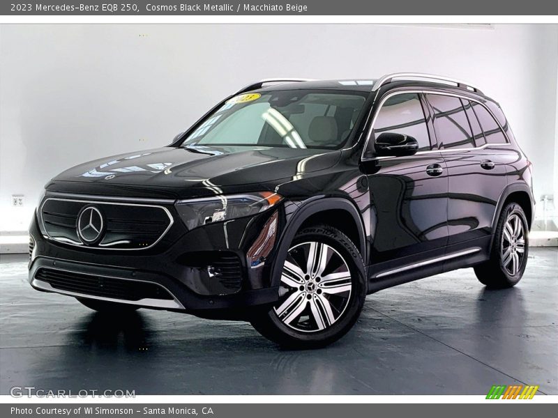 Cosmos Black Metallic / Macchiato Beige 2023 Mercedes-Benz EQB 250
