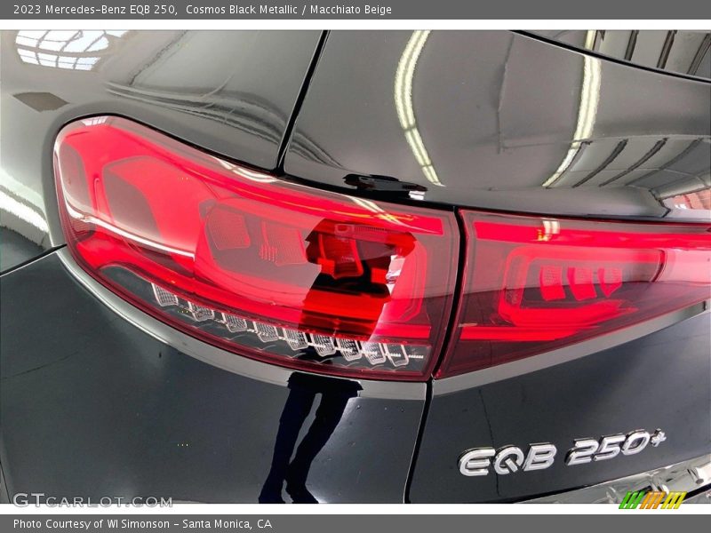 Cosmos Black Metallic / Macchiato Beige 2023 Mercedes-Benz EQB 250