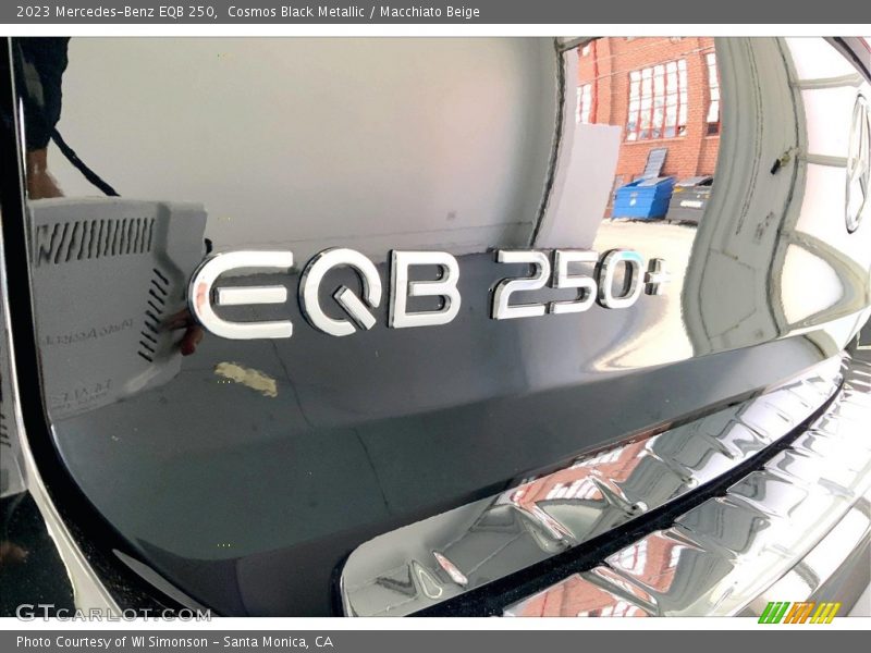Cosmos Black Metallic / Macchiato Beige 2023 Mercedes-Benz EQB 250