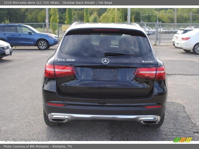 Obsidian Black Metallic / Silk Beige 2016 Mercedes-Benz GLC 300 4Matic