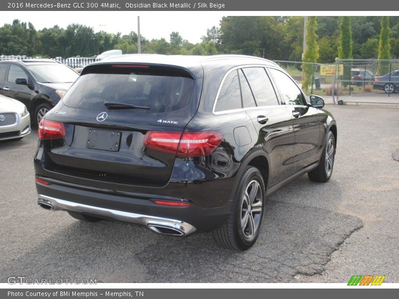 Obsidian Black Metallic / Silk Beige 2016 Mercedes-Benz GLC 300 4Matic
