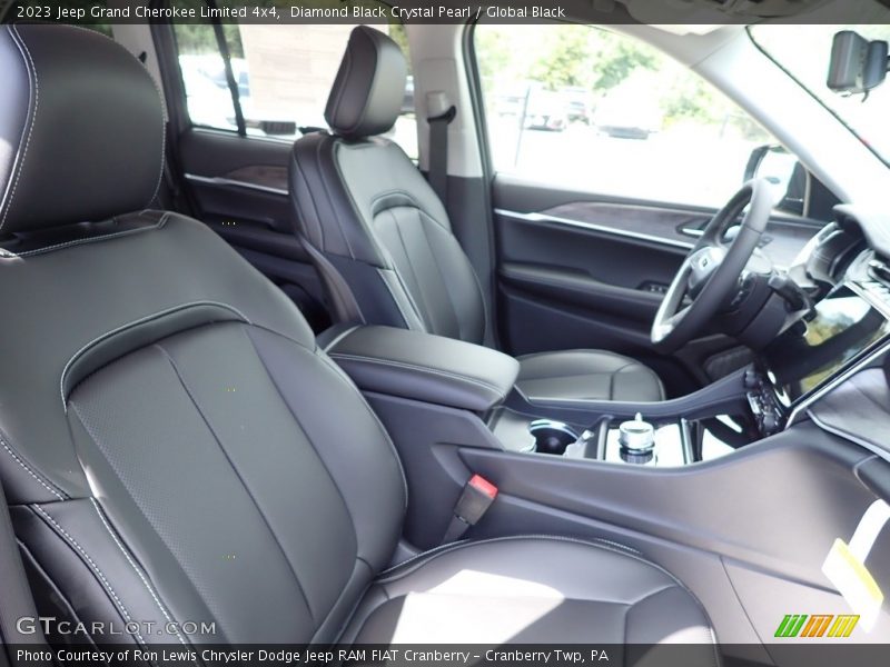 Diamond Black Crystal Pearl / Global Black 2023 Jeep Grand Cherokee Limited 4x4