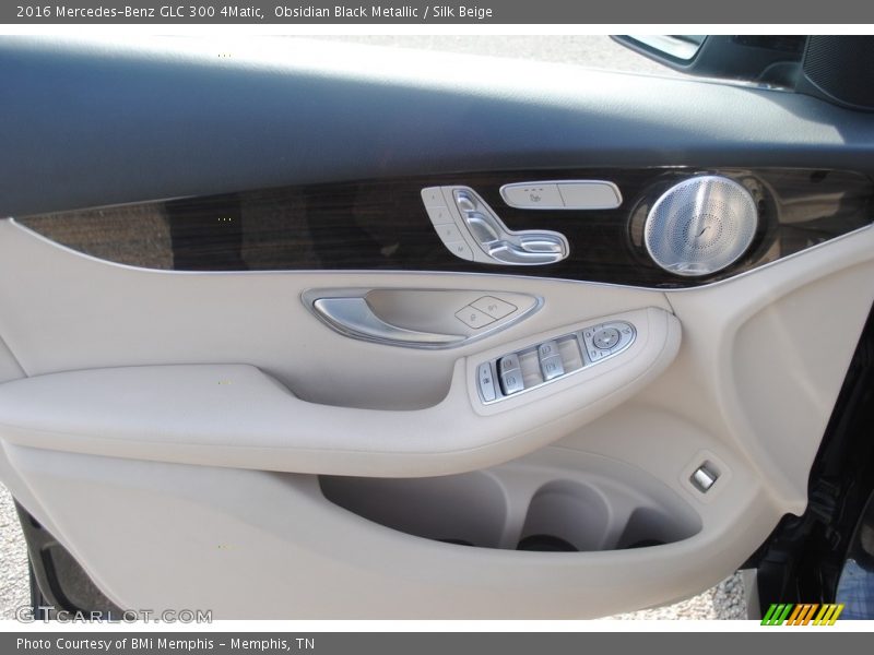 Obsidian Black Metallic / Silk Beige 2016 Mercedes-Benz GLC 300 4Matic
