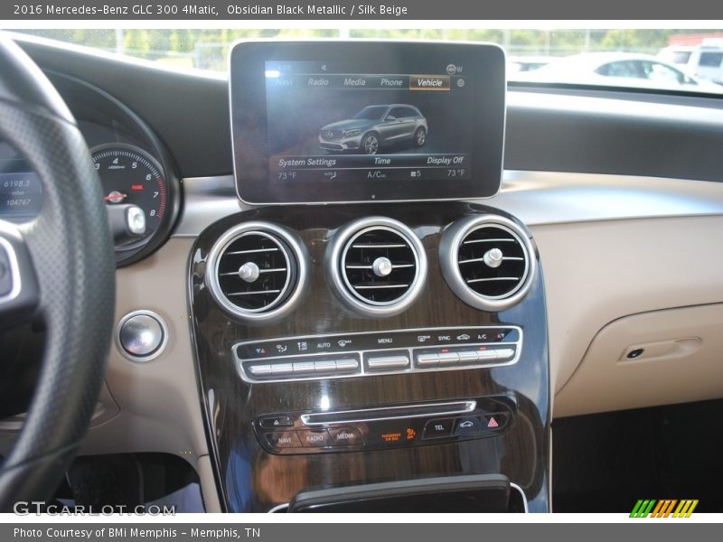Obsidian Black Metallic / Silk Beige 2016 Mercedes-Benz GLC 300 4Matic