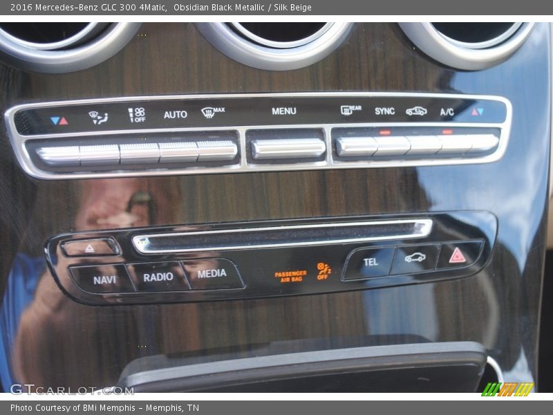 Obsidian Black Metallic / Silk Beige 2016 Mercedes-Benz GLC 300 4Matic