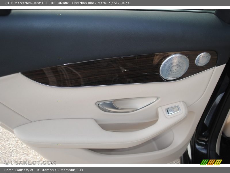 Obsidian Black Metallic / Silk Beige 2016 Mercedes-Benz GLC 300 4Matic