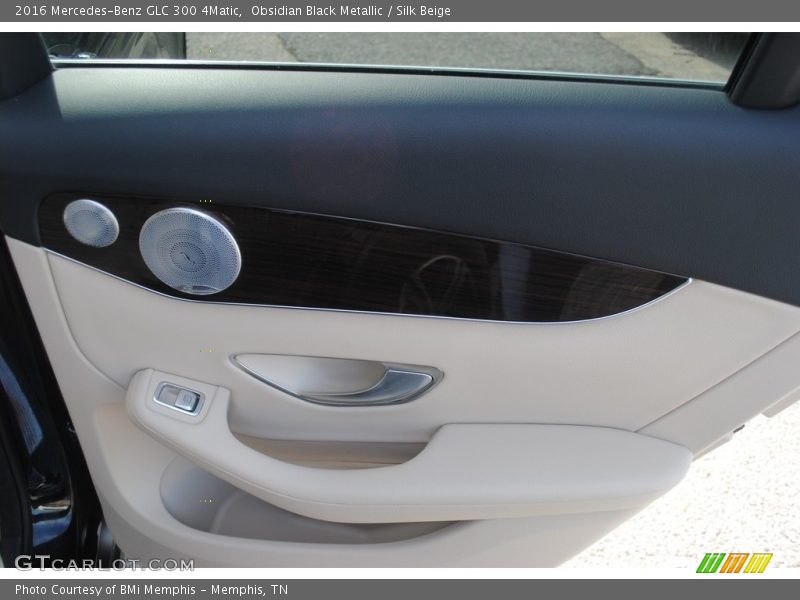 Obsidian Black Metallic / Silk Beige 2016 Mercedes-Benz GLC 300 4Matic