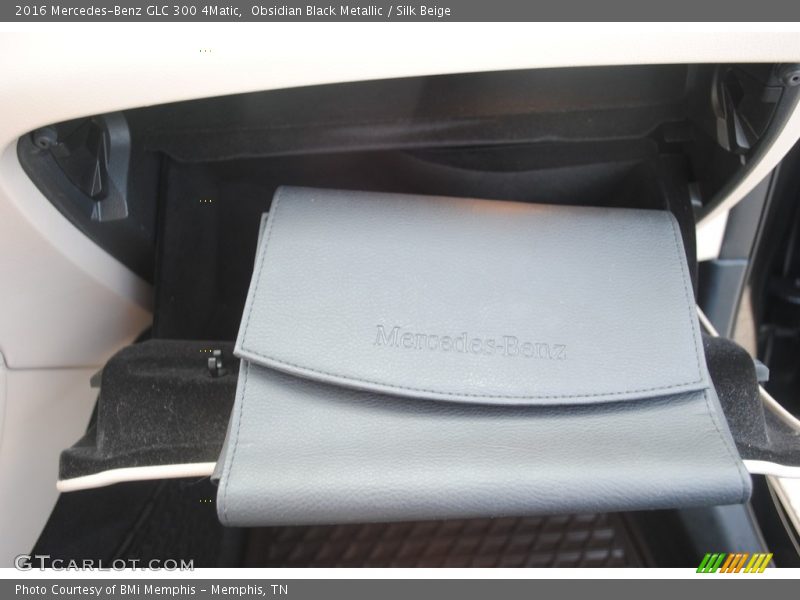Obsidian Black Metallic / Silk Beige 2016 Mercedes-Benz GLC 300 4Matic