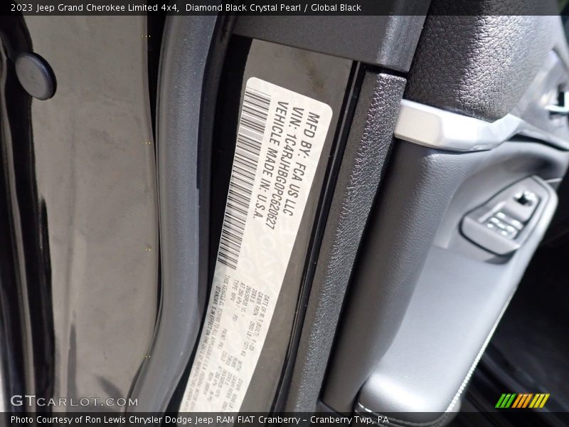 Diamond Black Crystal Pearl / Global Black 2023 Jeep Grand Cherokee Limited 4x4