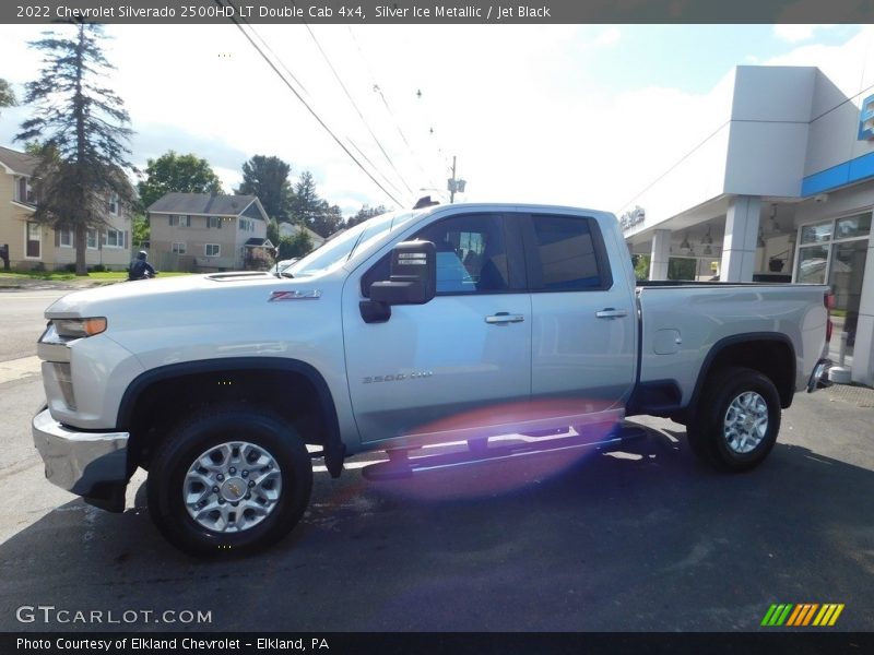 Front 3/4 View of 2022 Silverado 2500HD LT Double Cab 4x4