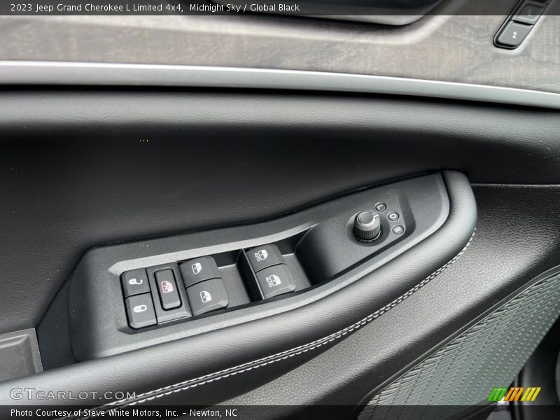 Door Panel of 2023 Grand Cherokee L Limited 4x4