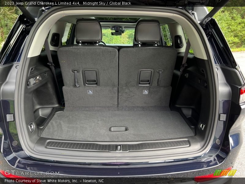  2023 Grand Cherokee L Limited 4x4 Trunk