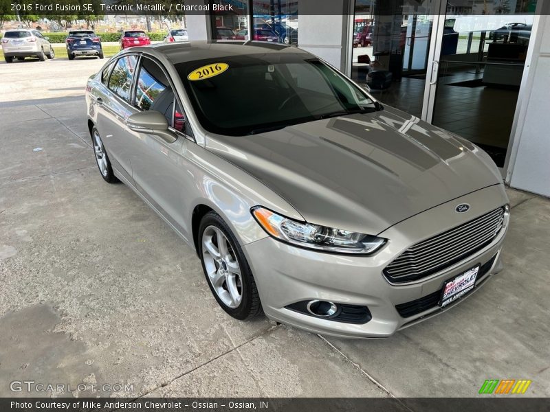 Tectonic Metallic / Charcoal Black 2016 Ford Fusion SE