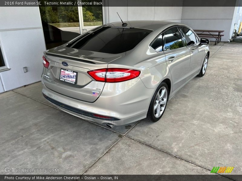 Tectonic Metallic / Charcoal Black 2016 Ford Fusion SE
