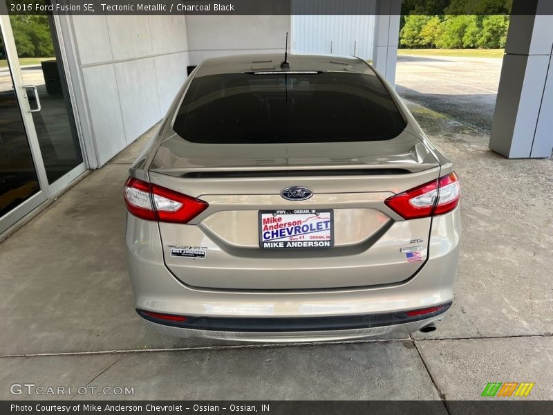 Tectonic Metallic / Charcoal Black 2016 Ford Fusion SE