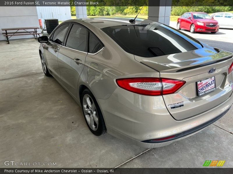 Tectonic Metallic / Charcoal Black 2016 Ford Fusion SE