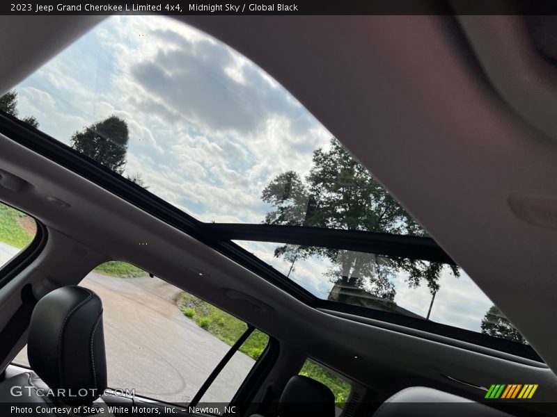 Sunroof of 2023 Grand Cherokee L Limited 4x4