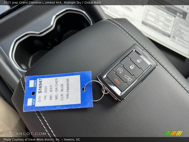 Keys of 2023 Grand Cherokee L Limited 4x4