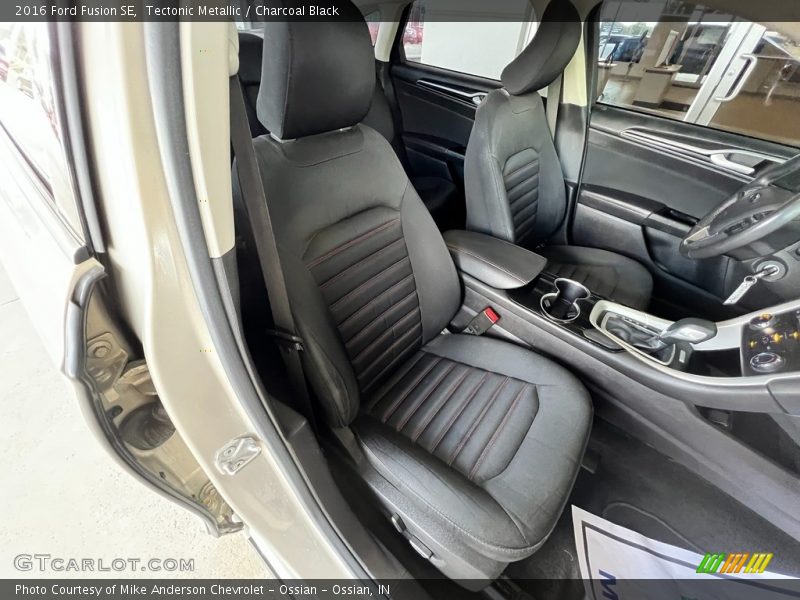 Front Seat of 2016 Fusion SE