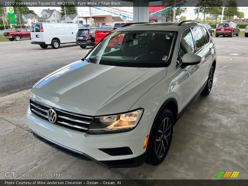 Pure White / Titan Black 2020 Volkswagen Tiguan SE 4MOTION