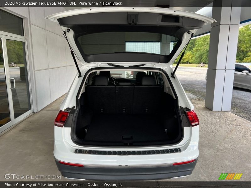 Pure White / Titan Black 2020 Volkswagen Tiguan SE 4MOTION