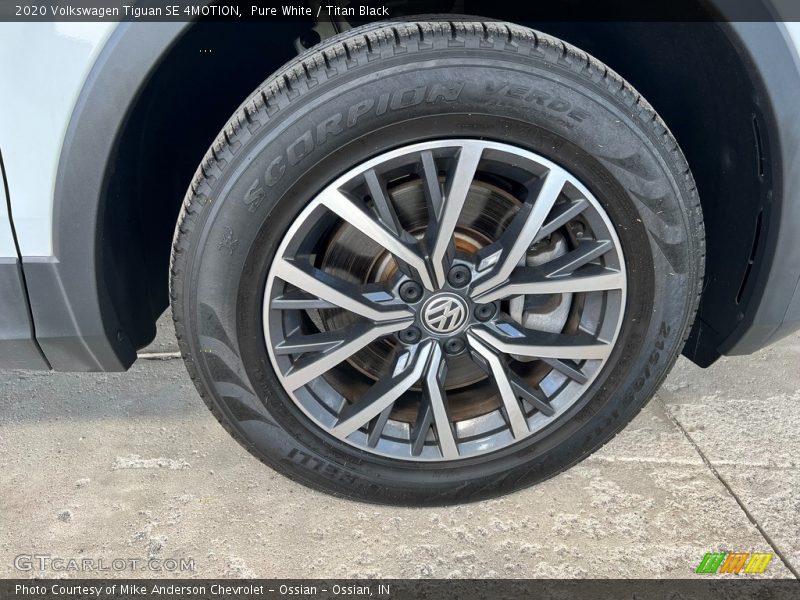 Pure White / Titan Black 2020 Volkswagen Tiguan SE 4MOTION