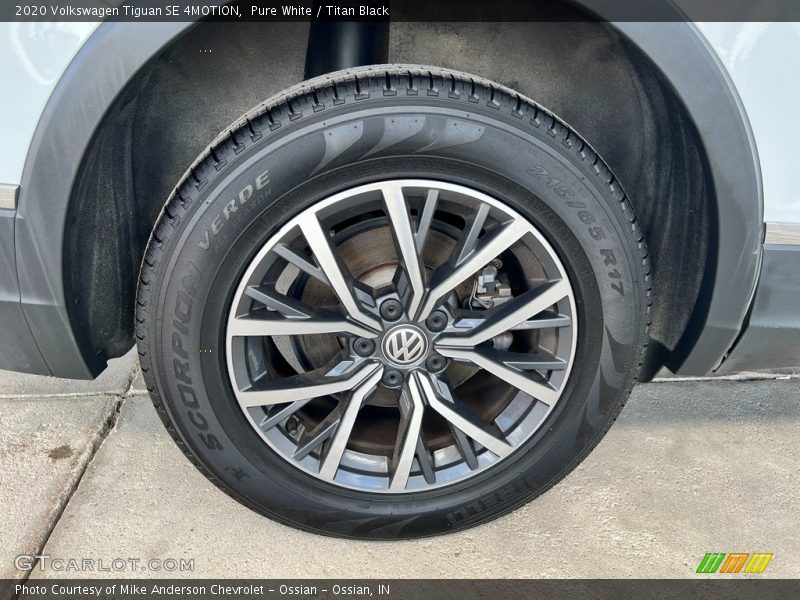 Pure White / Titan Black 2020 Volkswagen Tiguan SE 4MOTION