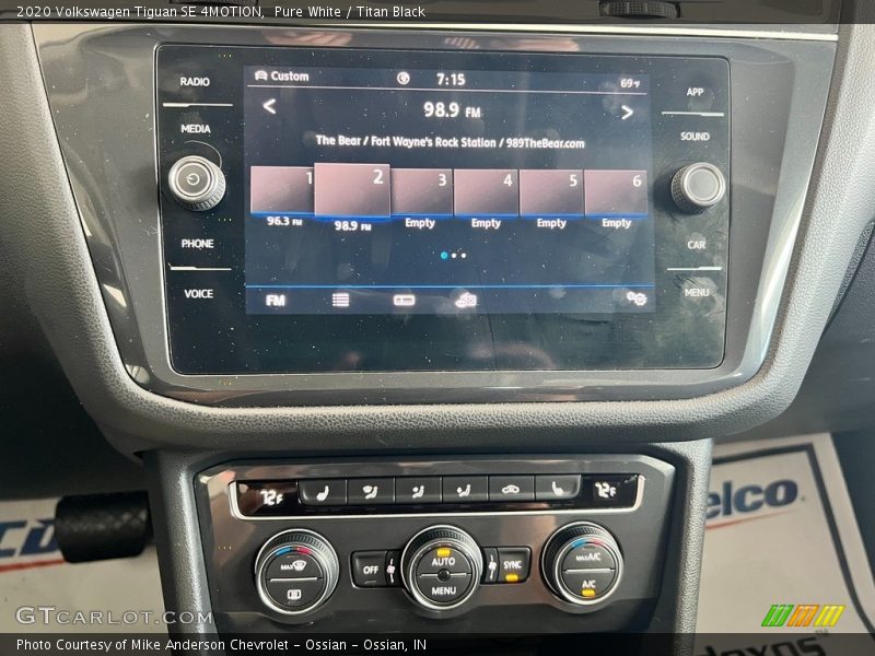 Pure White / Titan Black 2020 Volkswagen Tiguan SE 4MOTION