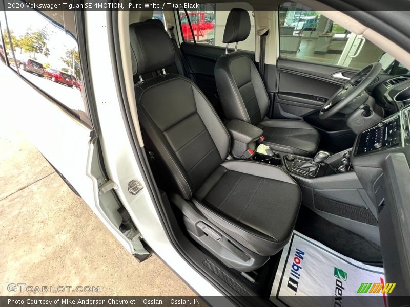 Pure White / Titan Black 2020 Volkswagen Tiguan SE 4MOTION